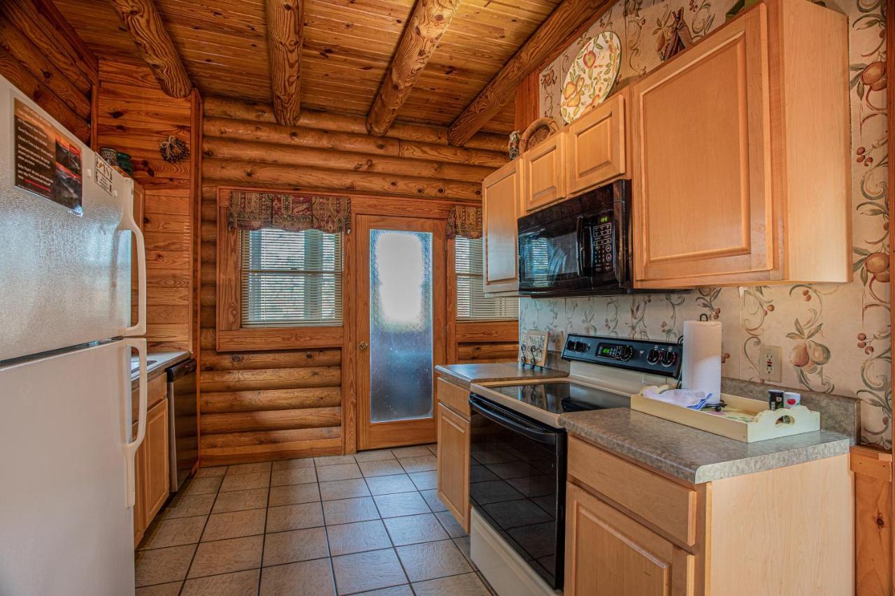 Вилла Great Wolf Cabin In Pigeon Forge! Экстерьер фото