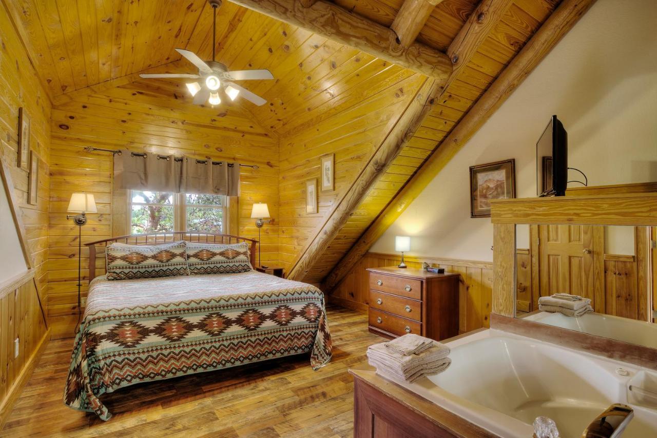 Вилла Great Wolf Cabin In Pigeon Forge! Экстерьер фото