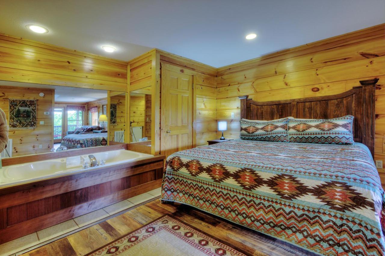 Вилла Great Wolf Cabin In Pigeon Forge! Экстерьер фото