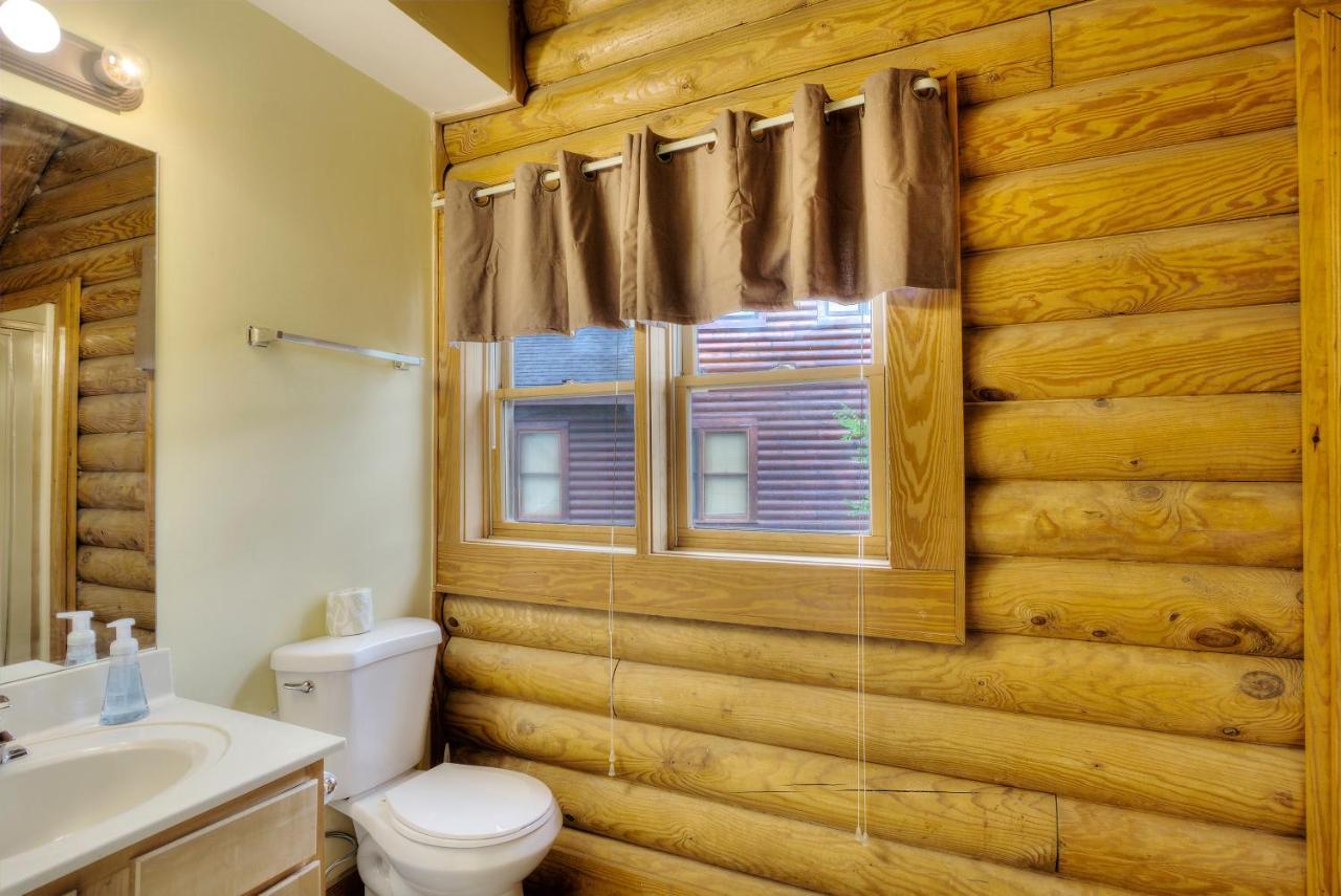 Вилла Great Wolf Cabin In Pigeon Forge! Экстерьер фото