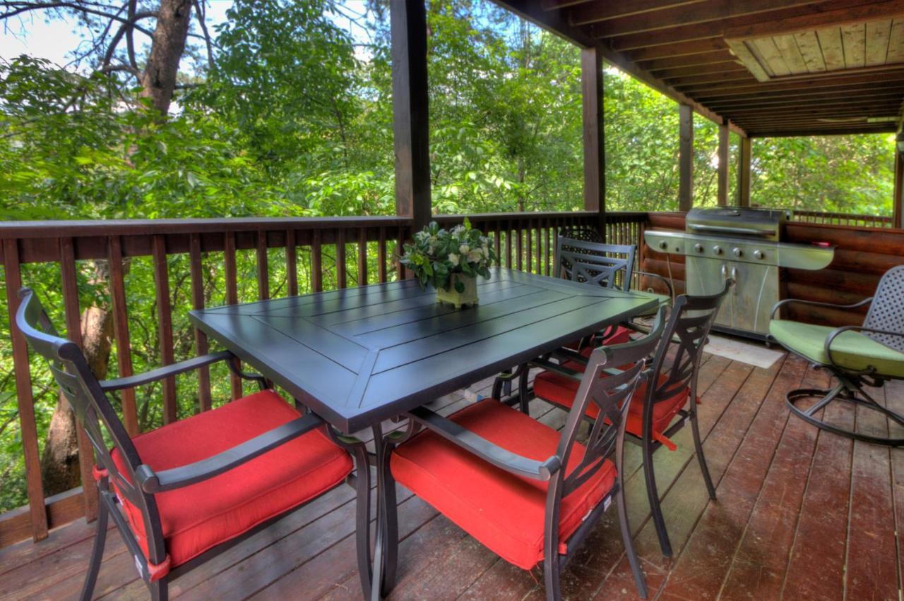 Вилла Great Wolf Cabin In Pigeon Forge! Экстерьер фото