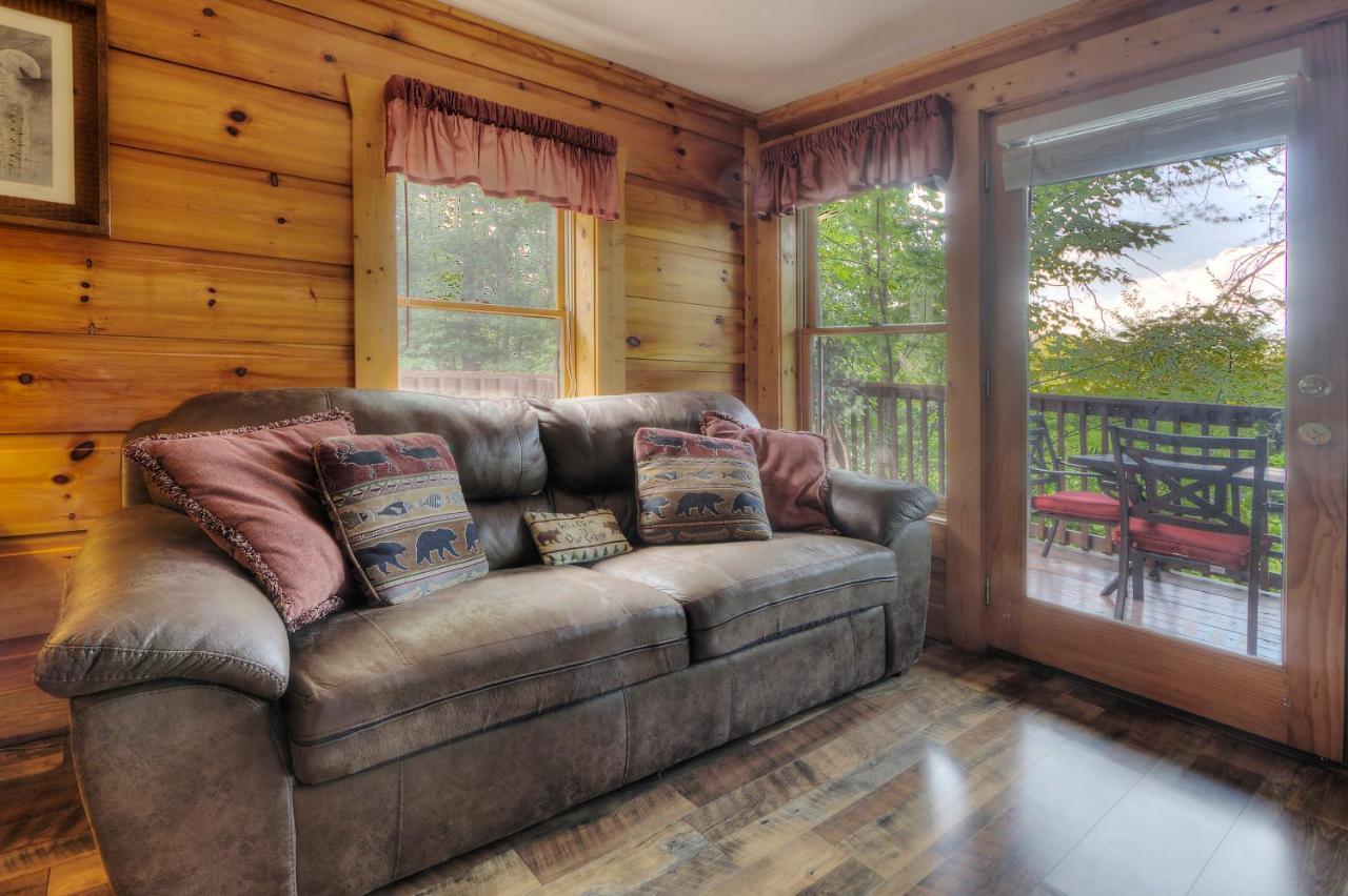 Вилла Great Wolf Cabin In Pigeon Forge! Экстерьер фото